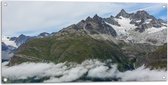 Tuinposter – Wolken bij de Top van de Berg - 100x50 cm Foto op Tuinposter (wanddecoratie voor buiten en binnen)