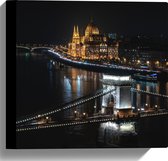 WallClassics - Canvas - Kettingbrug in Hongarije - 30x30 cm Foto op Canvas Schilderij (Wanddecoratie op Canvas)