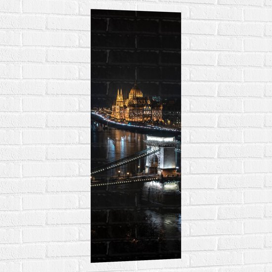 WallClassics - Muursticker - Kettingbrug in Hongarije - 40x120 cm Foto op Muursticker