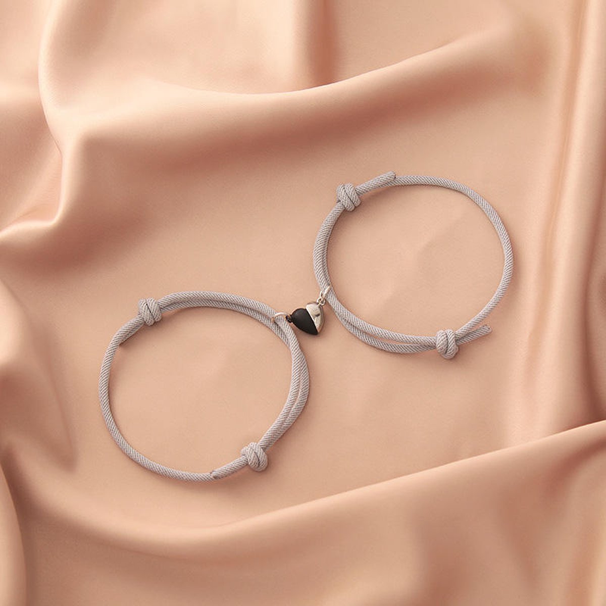 Dear Lune - Koppel armband - Couple Bracelet - Magneet - Gevlochten - Hartje - Valentijnsdag - Cadeau tip - Love - Verstelbaar armband - Zilver Grijs