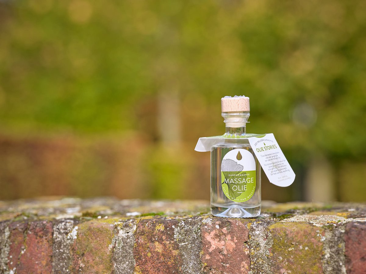 Goedkoopste SPRING MASSAGE OLIE Weer helemaal zen worden Even ontsnappen aan de hectiek van alledag En heerlijk genieten van de lente en zijn bijbehorende kriebels De handgemaakte, verzachtende SPRING-massageolie uit het huis van MoSense helpt je daarbij.
