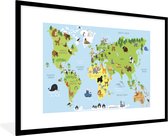 Poster in fotolijst kinderen - Kinderkamer decoratie - Wereldkaart - Kinderen - Dieren - Blauw - Groen - Poster wereldkaart - 120x80 cm - Wanddecoratie kinderkamers
