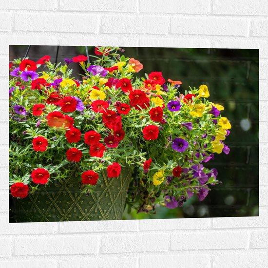 WallClassics - Muursticker - Bloemenmadjes met Rode, Paarse en Gele Bloemen - 80x60 cm Foto op Muursticker