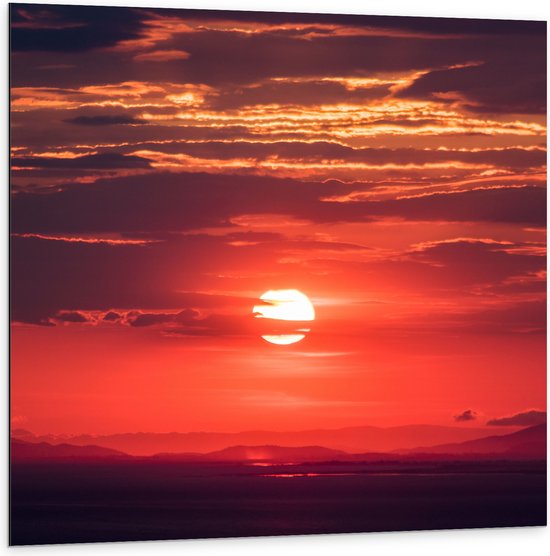 WallClassics - Dibond - Soleil couchant derrière les nuages ​​- 100x100 cm Photo sur aluminium (Décoration murale en métal)