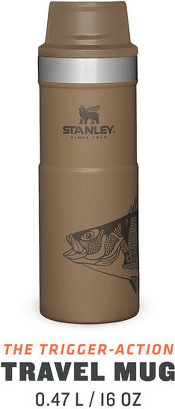  Classic series verze 2.0 470ml Tan Peter Perch ryba - thermo  mug in one hand - STANLEY - 47.59 € - outdoorové oblečení a vybavení shop