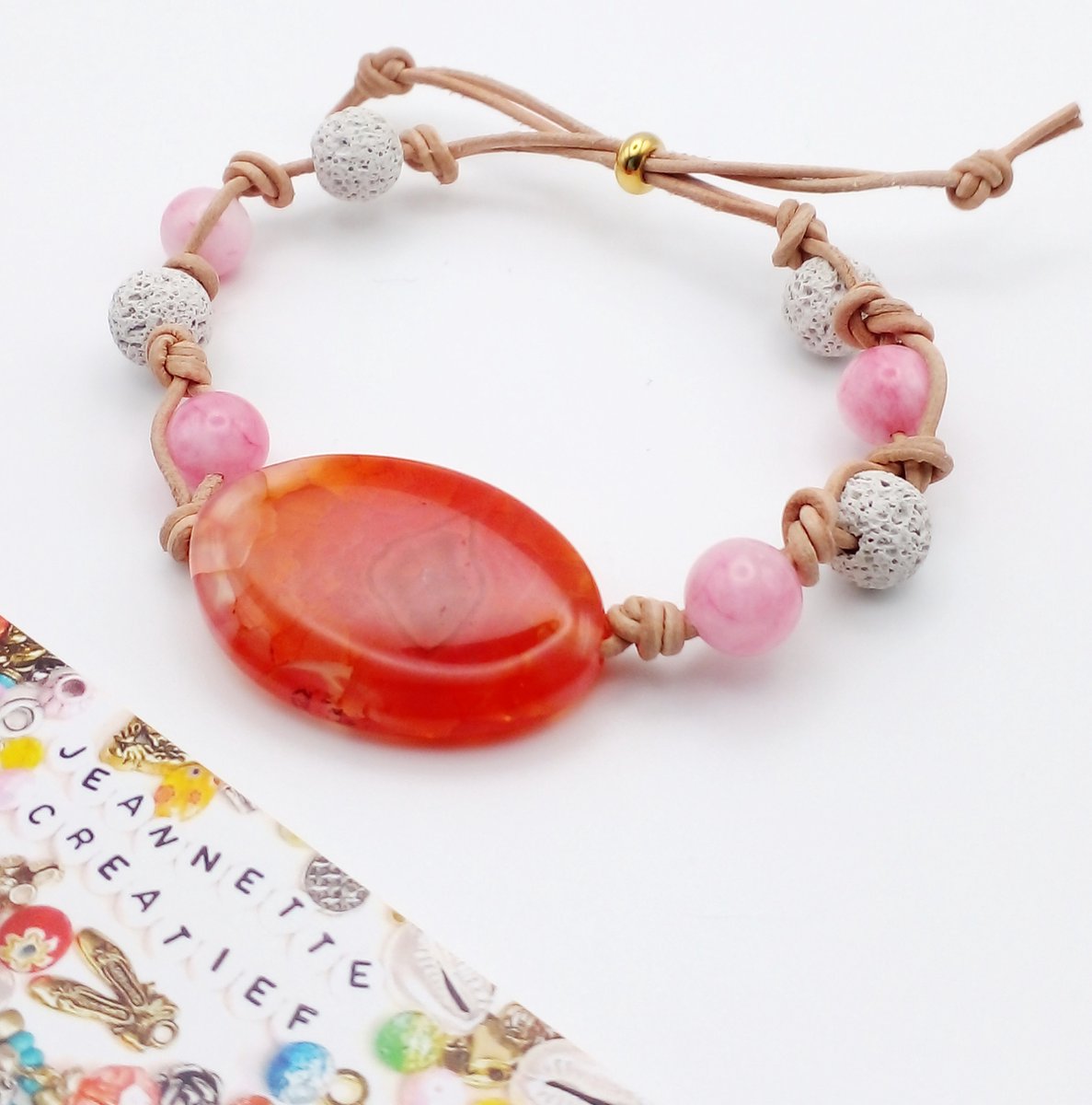 Jeannette-Creatief® - Natuursteen - Peach Lava - Armband Dames - Halfedelsteen -Natuursteen armband - Armband natuursteen - Leren armband - Armband met schuifknoop - Armband - Roze natuursteenkralen - Witte lavakralen - Kralenarmband Natuursteen