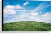 WallClassics - Canvas  - Heldere Lucht met Wolken boven Gras Heuvel - 60x40 cm Foto op Canvas Schilderij (Wanddecoratie op Canvas)