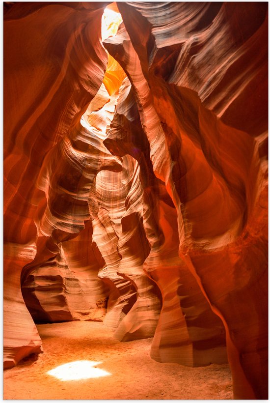 WallClassics - Poster Glanzend – Antelope Canyon Gang in Ravijn - 70x105 cm Foto op Posterpapier met Glanzende Afwerking