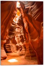 WallClassics - Dibond - Antelope Canyon Gang in Ravijn - 70x105 cm Foto op Aluminium (Met Ophangsysteem)