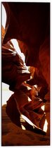 WallClassics - Dibond - Gang in Ravijn van Antelope Canyon - 50x150 cm Foto op Aluminium (Wanddecoratie van metaal)