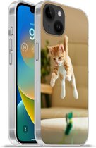 Geschikt voorApple Iphone 14 Plus - Soft case hoesje - Kat - Spring - Speelgoed - Siliconen Telefoonhoesje