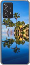 Geschikt voor Samsung Galaxy A53 5G hoesje - Bij Wailea Beach op Hawaii worden palmbomen gereflecteerd op het water - Siliconen Telefoonhoesje