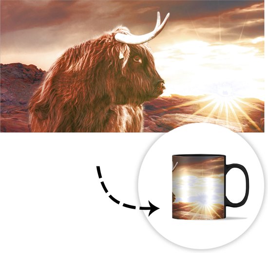 Magische Mok - Foto op Warmte Mokken - Koffiemok - Schotse hooglander - Natuur - Zon - Magic Mok - Beker - 350 ML - Theemok