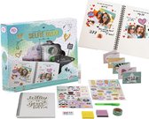 Grafix Selfie Dagboek Set Voor Meisjes | Dagboek Set Met Méér dan 75 accessoires | Notitieblok - Dagboek - Gelpen - Stempels - Lijmstift - Scrapbook - Stickers - Quotes - Voorgesneden Vormen - Washitape - Gemstones