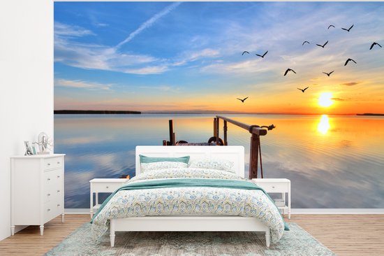 Behang - Fotobehang Water - Steiger - Vogels - Zonsondergang - Horizon - Breedte 320 cm x hoogte 240 cm