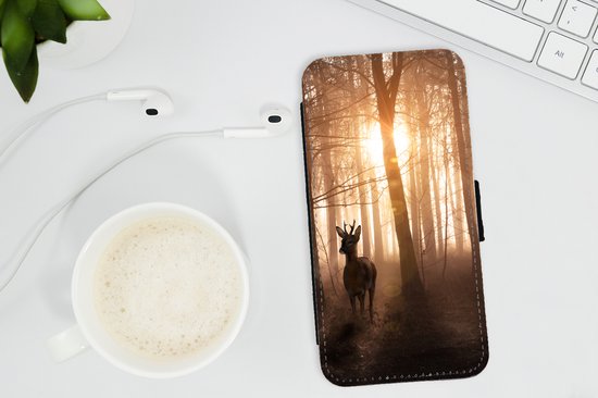 Bookcase pour iPhone 12 Pro Max Bookcase - Forêt - Cerf - Soleil - Arbres - Hiver - Nature - Animaux - Avec compartiments - Étui portefeuille à fermeture magnétique