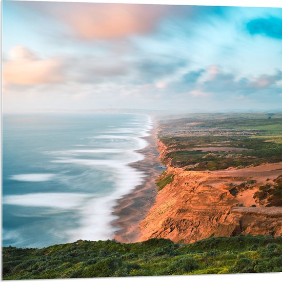 WallClassics - Acrylglas - Landschap met Begroeiing langs Zee - 80x80 cm Foto op Acrylglas (Wanddecoratie op Acrylaat)