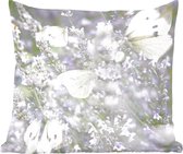 Sierkussen Witjes pour l'intérieur - Papillons blancs de chou sur lavande - 40x40 cm - Coussin intérieur carré en coton
