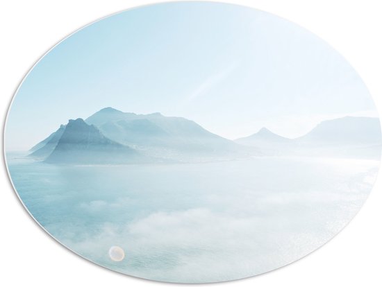 WallClassics - PVC Schuimplaat Ovaal - Grote MIstplaag met Bergen - 80x60 cm Foto op Ovaal  (Met Ophangsysteem)