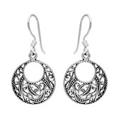 Zilveren oorbellen | Hangers | Zilveren oorhangers, opengewerkte cirkel met sierlijke details