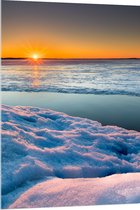 WallClassics - Acrylglas - Ondergaande Zon bij Meer in de Sneeuw - 80x120 cm Foto op Acrylglas (Wanddecoratie op Acrylaat)