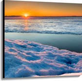 WallClassics - Canvas  - Ondergaande Zon bij Meer in de Sneeuw - 100x100 cm Foto op Canvas Schilderij (Wanddecoratie op Canvas)