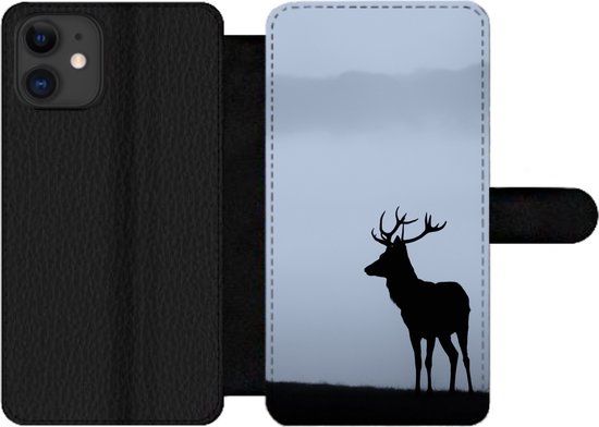 Telefoonhoesje Geschikt voor iPhone 12 Pro Max telefoonhoesje - Hert - Mist - Silhouet - Met vakjes - Wallet case met magneetsluiting