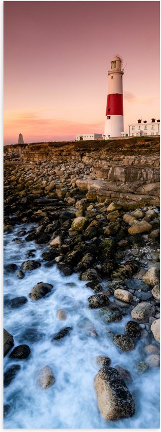 WallClassics - Poster Glanzend – Vuurtoren aan de Kust - 50x150 cm Foto op Posterpapier met Glanzende Afwerking