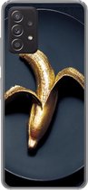 Geschikt voor Samsung Galaxy A53 5G hoesje - Gouden banaan op een donkere achtergrond - Siliconen Telefoonhoesje