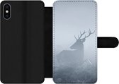 Bookcase Geschikt voor iPhone XS telefoonhoesje - Herten - Mist - Bos - Met vakjes - Wallet case met magneetsluiting