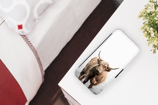 Étui pour téléphone iPhone 13 Bookcase - Highlander écossais - Fourrure - Vache - Avec compartiments - Étui portefeuille avec fermeture magnétique