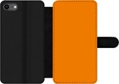 Bookcase Geschikt voor iPhone 8 telefoonhoesje - Oranje - Seizoenen - Herfst - Kleur - Met vakjes - Wallet case met magneetsluiting