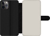 Bookcase Geschikt voor iPhone 11 Pro Max telefoonhoesje - Grijs - Licht - Herfst - Met vakjes - Wallet case met magneetsluiting