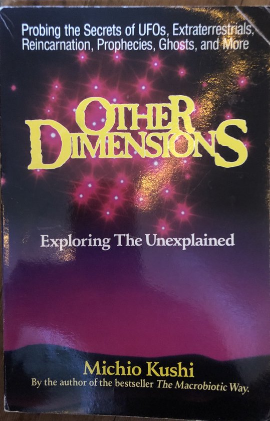 Boek "Other Dimensions" door Michio Kushi. Titel "Exploring The Unexplained" in geel met paarse gloed. Achtergrond van roze sterren op donkerpaarse gloed.