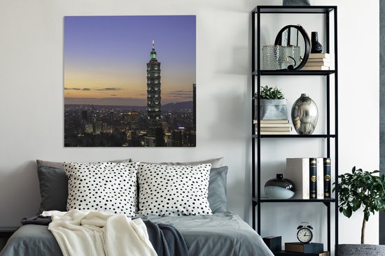 Canvas schilderij 90x90 cm - Wanddecoratie Kleurrijke lucht boven de Taipei 101 in Taiwan tijdens de avond - Muurdecoratie woonkamer - Slaapkamer decoratie - Kamer accessoires - Schilderijen op canvas