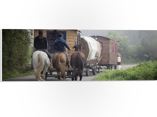 WallClassics - PVC Schuimplaat - Ouderwetse Caravan met Paard en Wagen - 60x20 cm Foto op PVC Schuimplaat (Met Ophangsysteem)