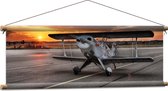 WallClassics - Affiche textile - Klein avion sur piste - 90x30 cm Photo sur textile