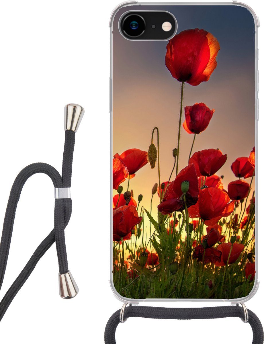 Telefoonhoesje Geschikt voor iPhone 7 - Kleurrijke lucht boven een veld Klaprozen in Denemarken - Siliconen - Crossbody - Backcover met Koord - Telefoonhoesje met koord - Hoesje met touw Telefoonhoesje