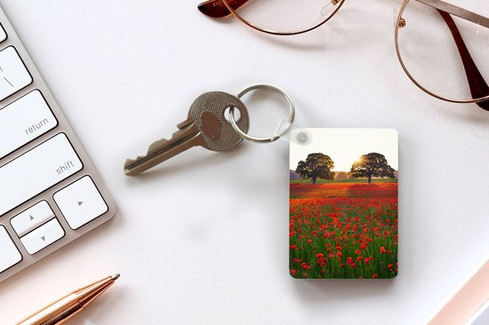 Sleutelhanger - Een Klaprozen veld met twee grote bomen - Uitdeelcadeautjes - Plastic