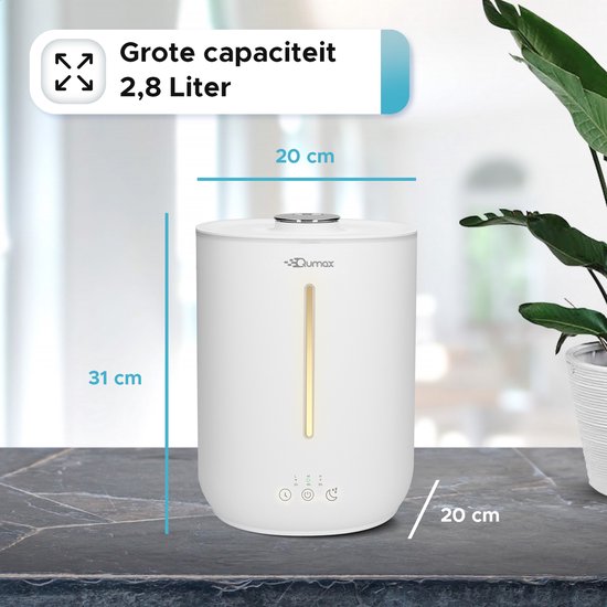 Wit Qumax luchtbevochtiger met afmetingen 31 cm hoog en 20x20 cm breed. Capaciteit 2,8 liter. Staat op een marmeren oppervlak.