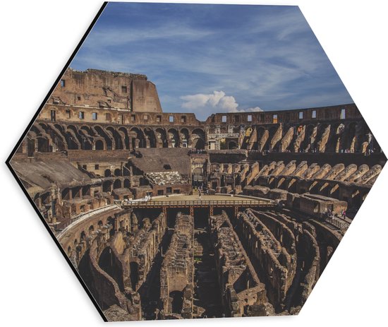 WallClassics - Dibond Hexagon - Binnenkant van Colloseum in Rome - 30x26.1 cm Foto op Hexagon (Met Ophangsysteem)