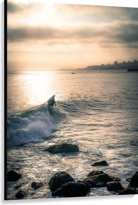 WallClassics - Canvas  - Surfer op Zee aan de Kust - 100x150 cm Foto op Canvas Schilderij (Wanddecoratie op Canvas)