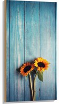 WallClassics - Hout - Zonnebloemen met Blauwe Schutting - 50x100 cm - 12 mm dik - Foto op Hout (Met Ophangsysteem)