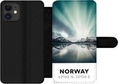 Bookcase Geschikt voor iPhone 12 Pro Max telefoonhoesje - Noorwegen - Noorderlicht - Meer - Met vakjes - Wallet case met magneetsluiting