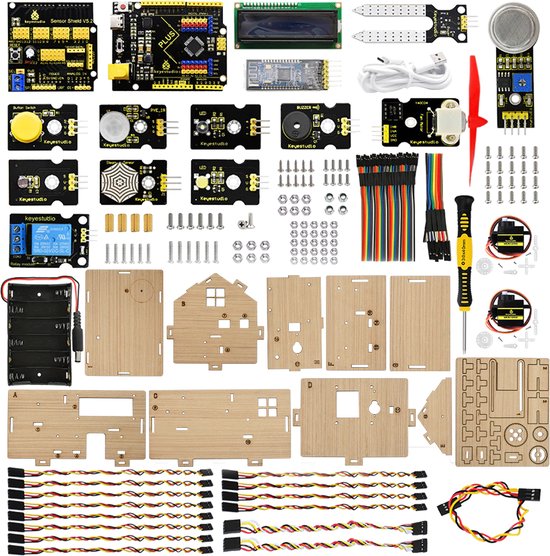 Een verzameling elektronische componenten en houten onderdelen voor een smart home model.