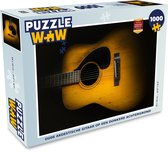 Puzzel Oude akoestische gitaar op een donkere achtergrond - Legpuzzel - Puzzel 1000 stukjes volwassenen