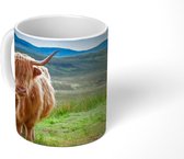 Mok - Koffiemok - Schotse hooglander - Koe - Natuur - Berg - Gras - Mokken - 350 ML - Beker - Koffiemokken - Theemok