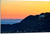 WallClassics - Dibond - Hollywood Sign met Zonsondergang - 105x70 cm Foto op Aluminium (Met Ophangsysteem)