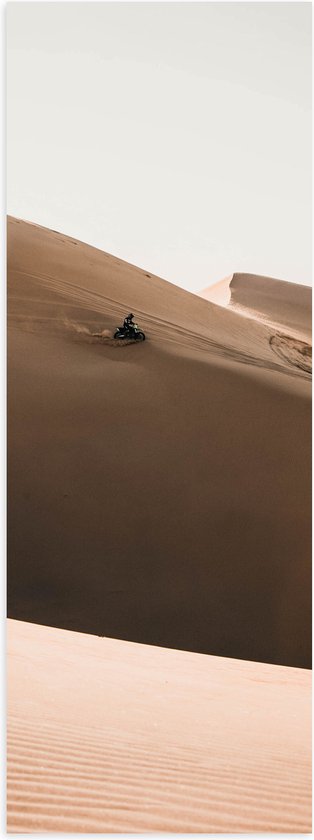 WallClassics - Poster (Mat) - Woestijnberg met Motorcrosser - 20x60 cm Foto op Posterpapier met een Matte look