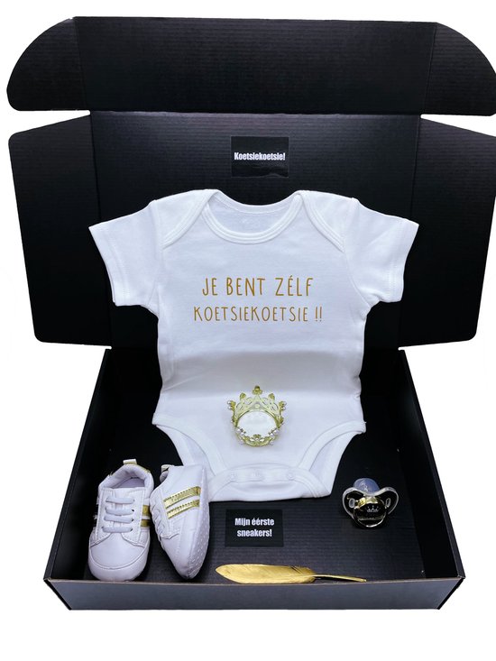 Kraamcadeau - koetsiekoetsie - romper - baby sneakers - speen - rechtstreeks versturen mogelijk van Koetsiekoetsie — afbeelding 2